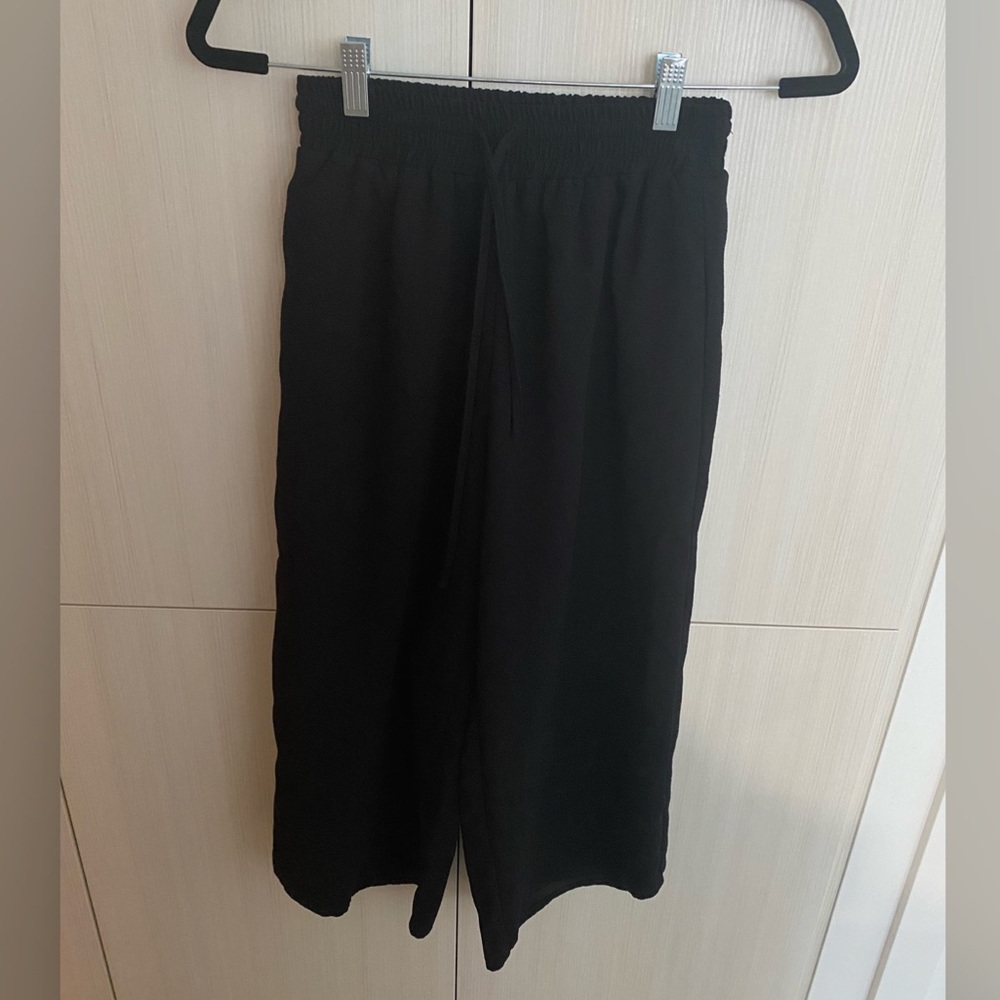 URBAN OUTFITTERS black culottes